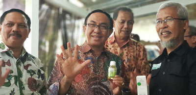  Temukan Solusi Harga Kelapa, Bupati Inhil Sambangi Kediaman Prof Wisnu Gardjito